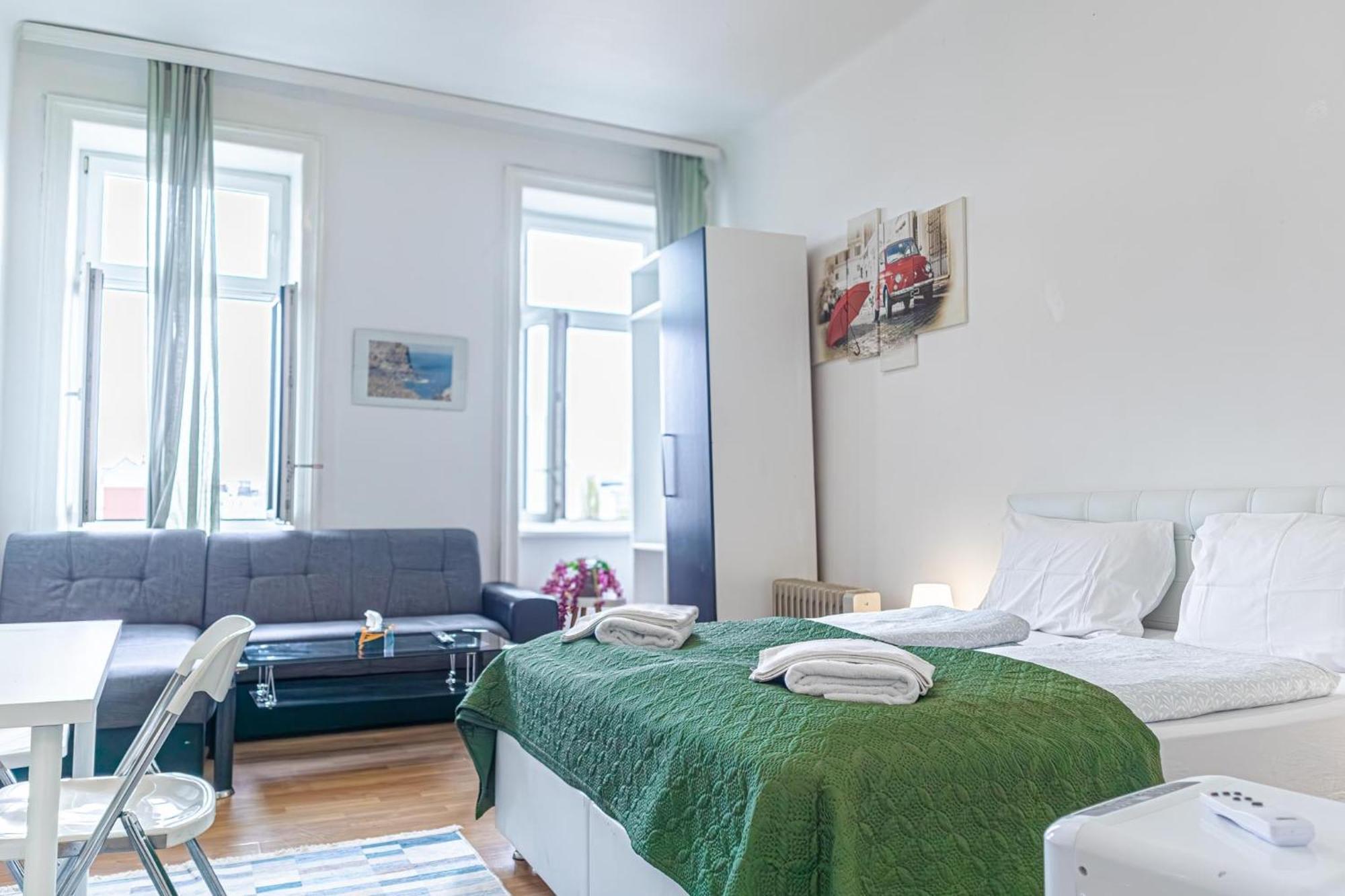 Homely Near Millenium Tower Apartament *