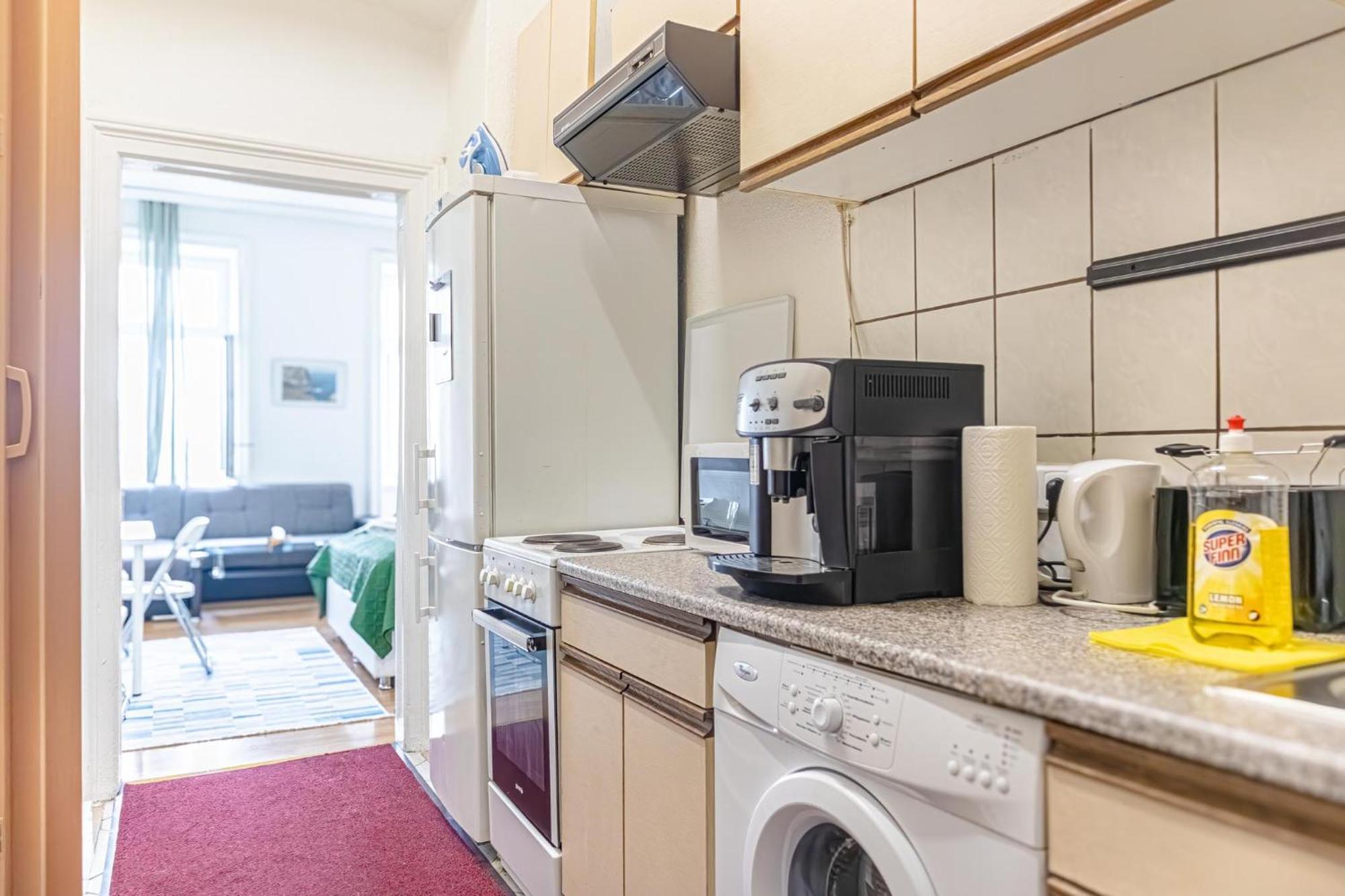 Homely Near Millenium Tower Apartament